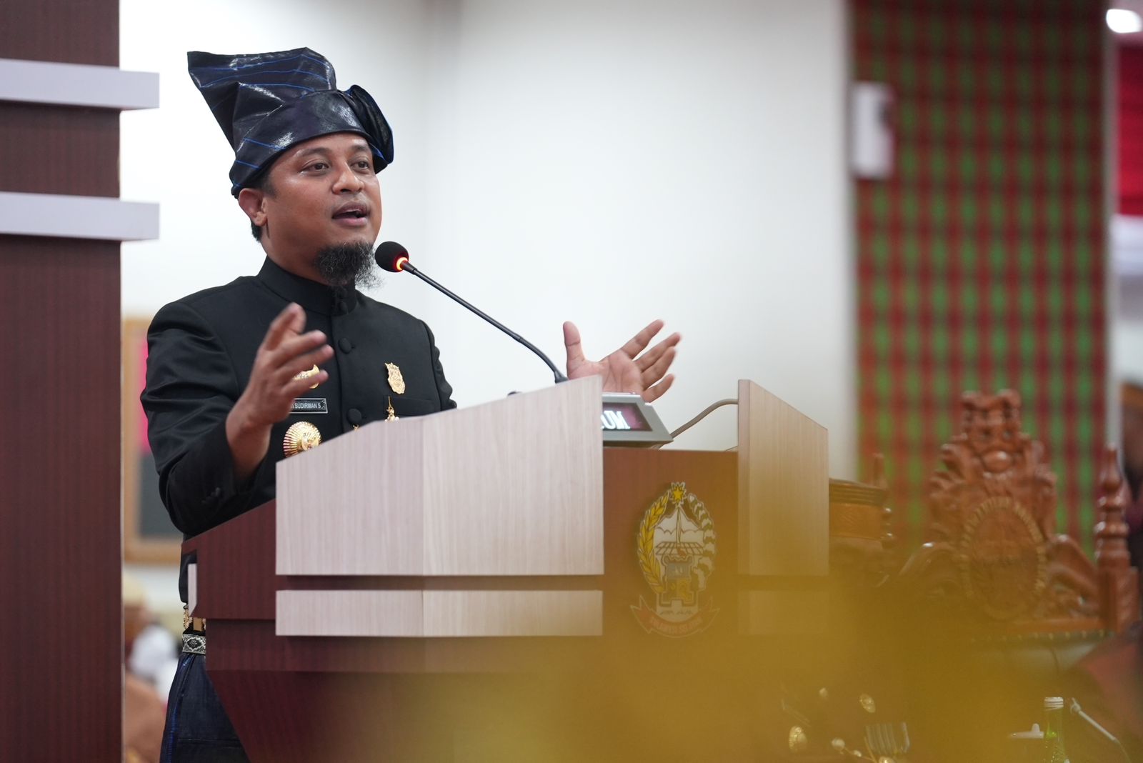 Wujudkan Pemerataan Pembangunan, Gubernur Sulsel Tangani Sejumlah Jalan Terisolir hingga LHR Tinggi